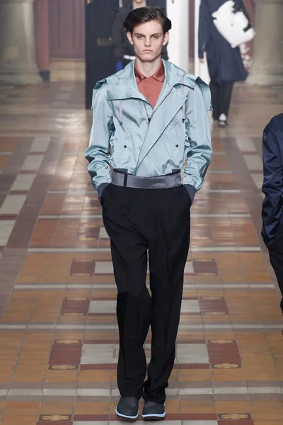 Look 28
